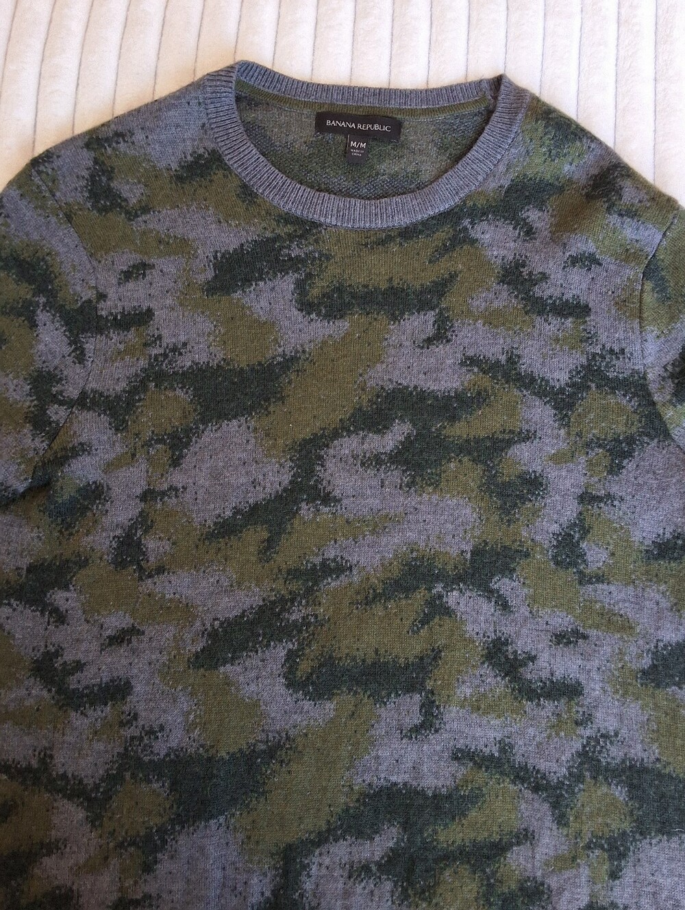Banana Republic Camo Crewneck Knit Sweater Size M Olive Gray